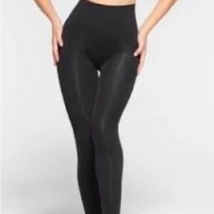 Skims leggings